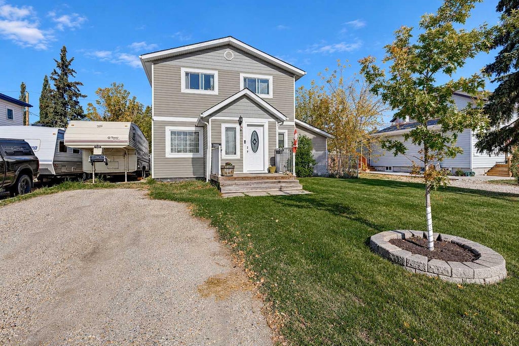 Photo of 9316 102 Avenue, Grande Prairie, AB T8V 0Z3 (MLS # A2347582)