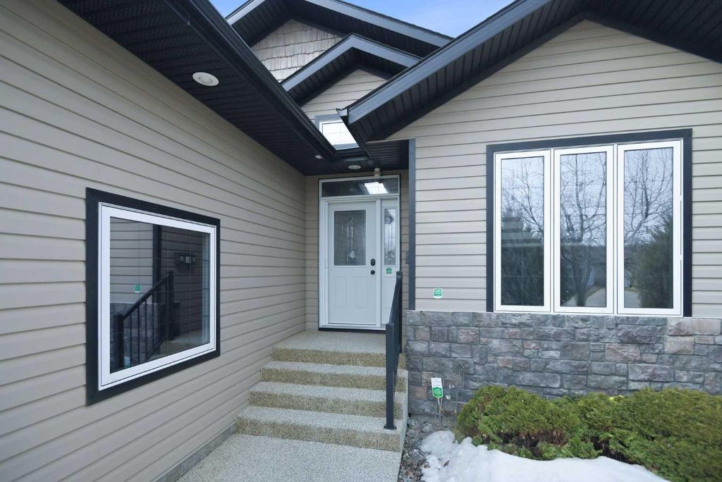 Photo of 91 Woodrow Close, Red Deer, AB T4N 7G1 (MLS # A2293733)