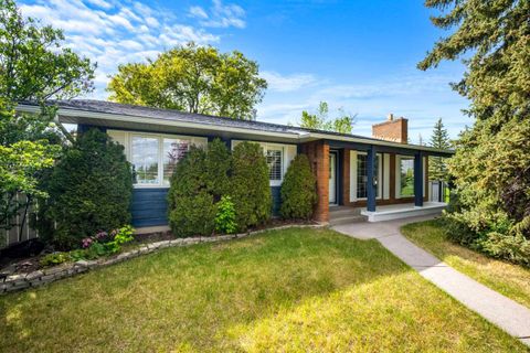 Photo of 235 Lake Rosen Crescent SE, Calgary, AB T2J 3L9 (MLS # A2306126)