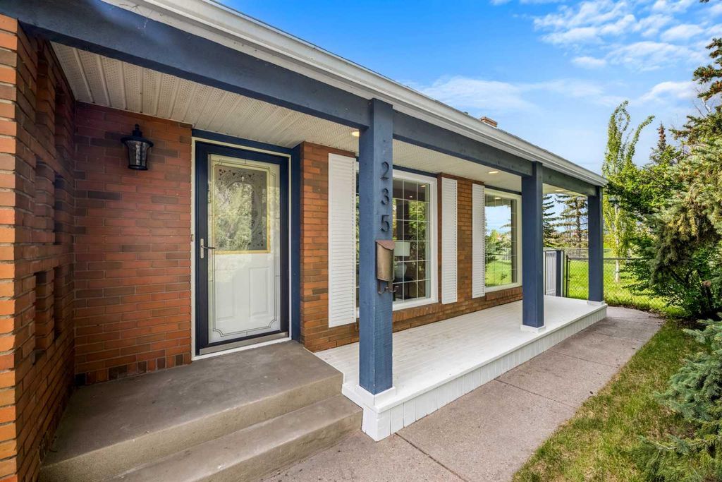 Photo of 235 Lake Rosen Crescent SE, Calgary, AB T2J 3L9 (MLS # A2306126)