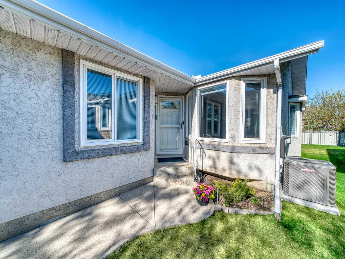 301 Arbour Cliff Close NW