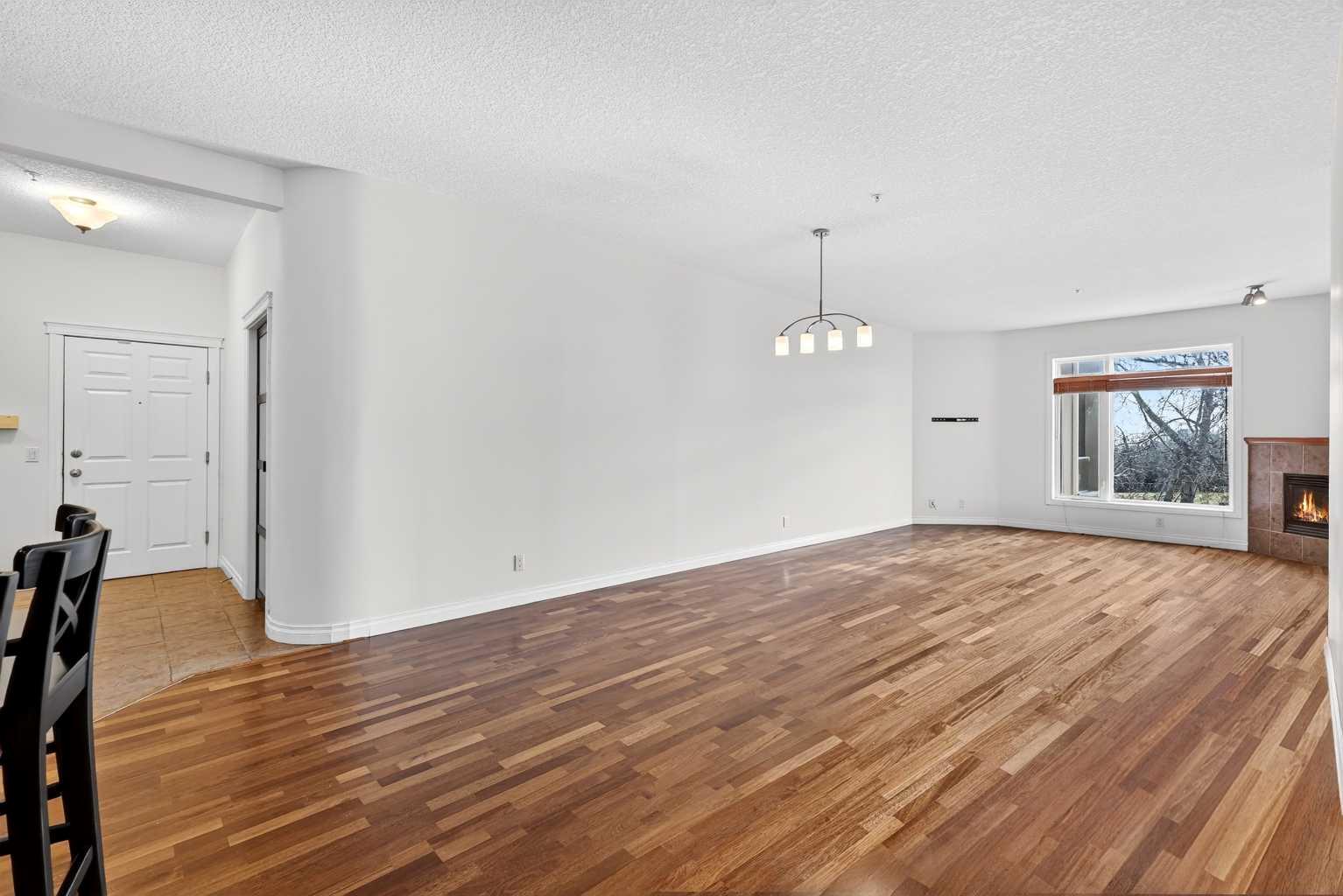 14 Hemlock Crescent SW 7304