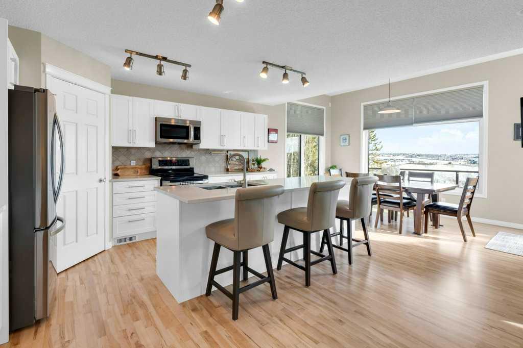 210 Kincora Place NW