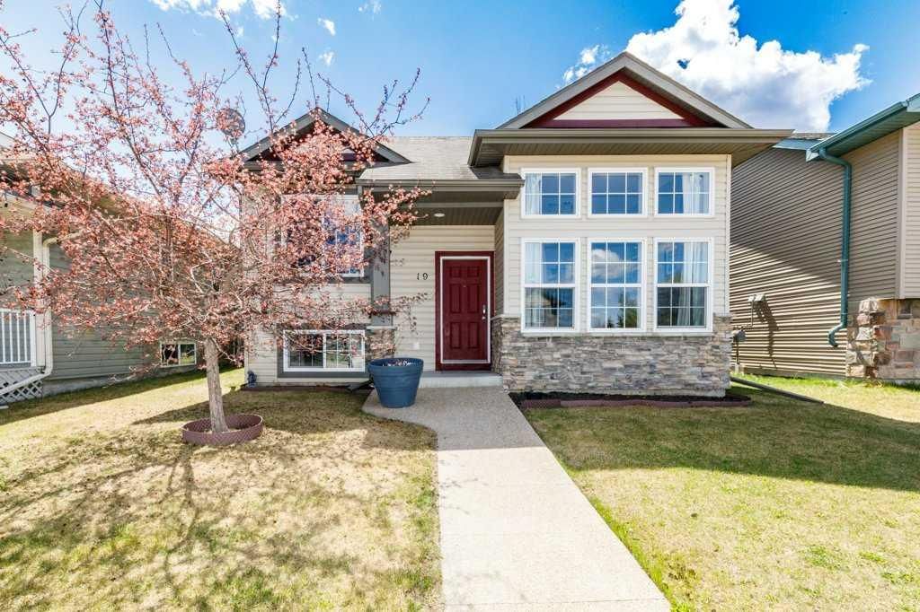 Photo of 19 Ibbotson Close, Red Deer, AB T4R 0C6 (MLS # A2310841)