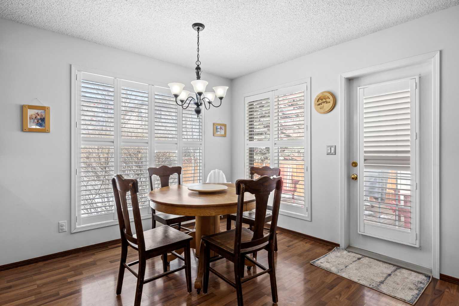 292 Douglas Ridge Close SE