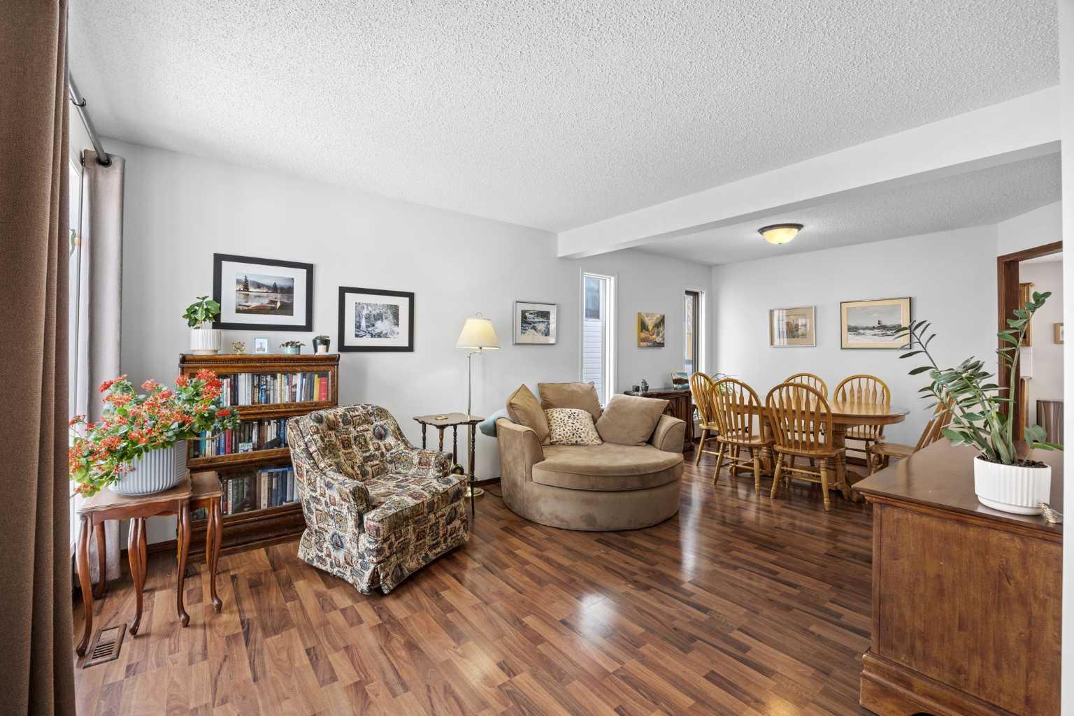 292 Douglas Ridge Close SE