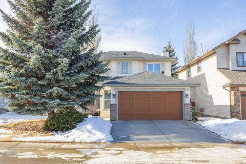 292 Douglas Ridge Close SE Calgary AB T2Z 2M4
