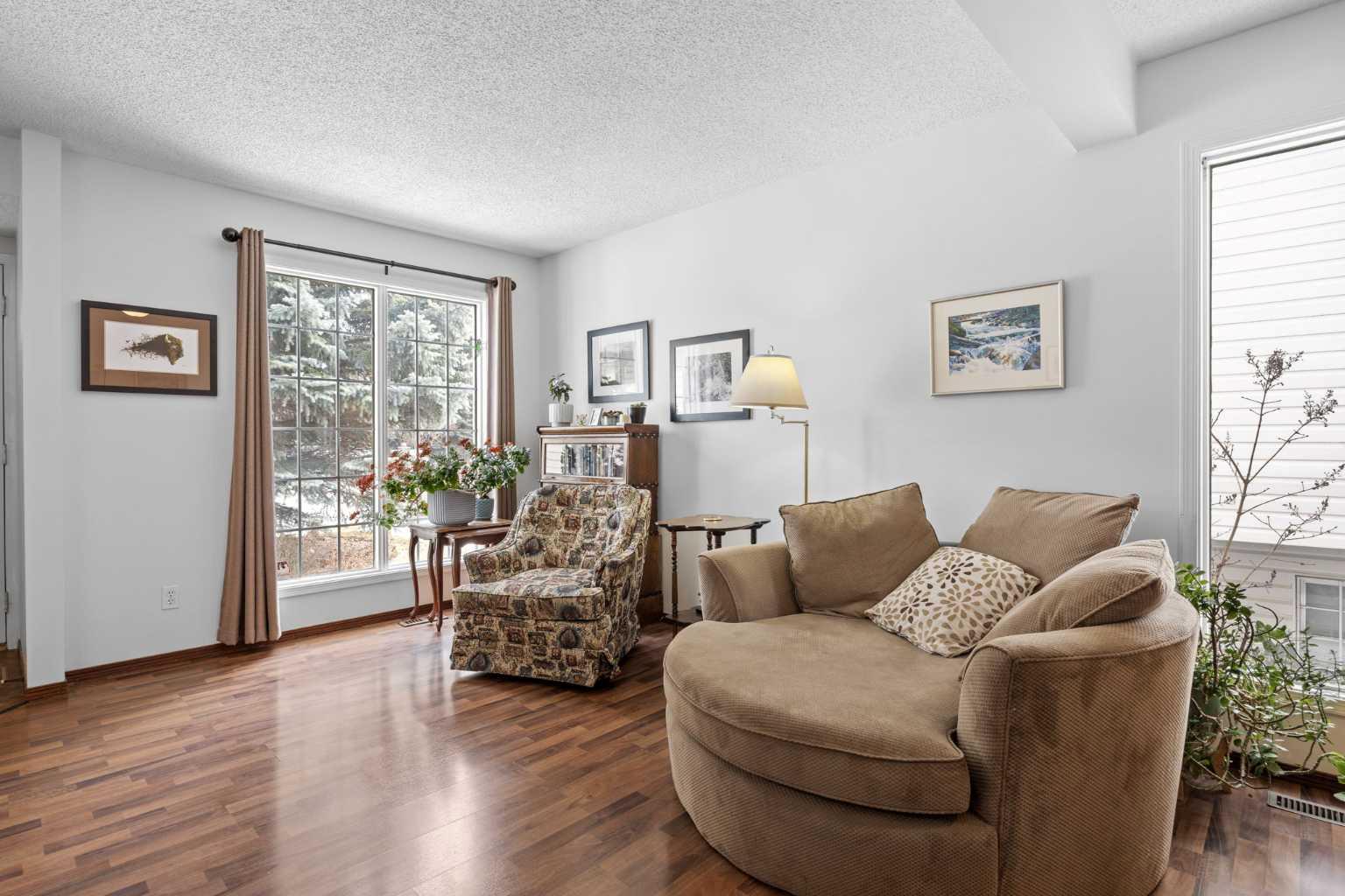 292 Douglas Ridge Close SE