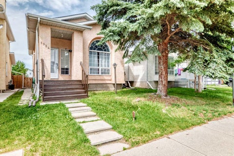 Photo of 6934 Laguna Way NE, Calgary, AB T1Y 6W2 (MLS # A2330918)