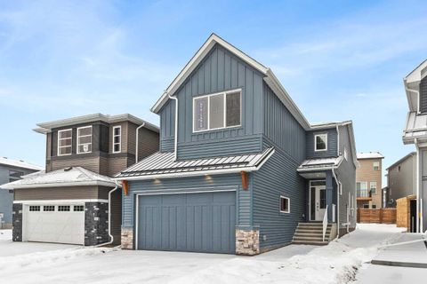 438 Lucas Way NW Calgary AB T3P 2E8