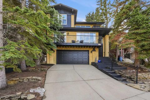 Photo of 39 Coach Manor Terrace SW, Calgary, AB T3H 1C9 (MLS # A2306773)