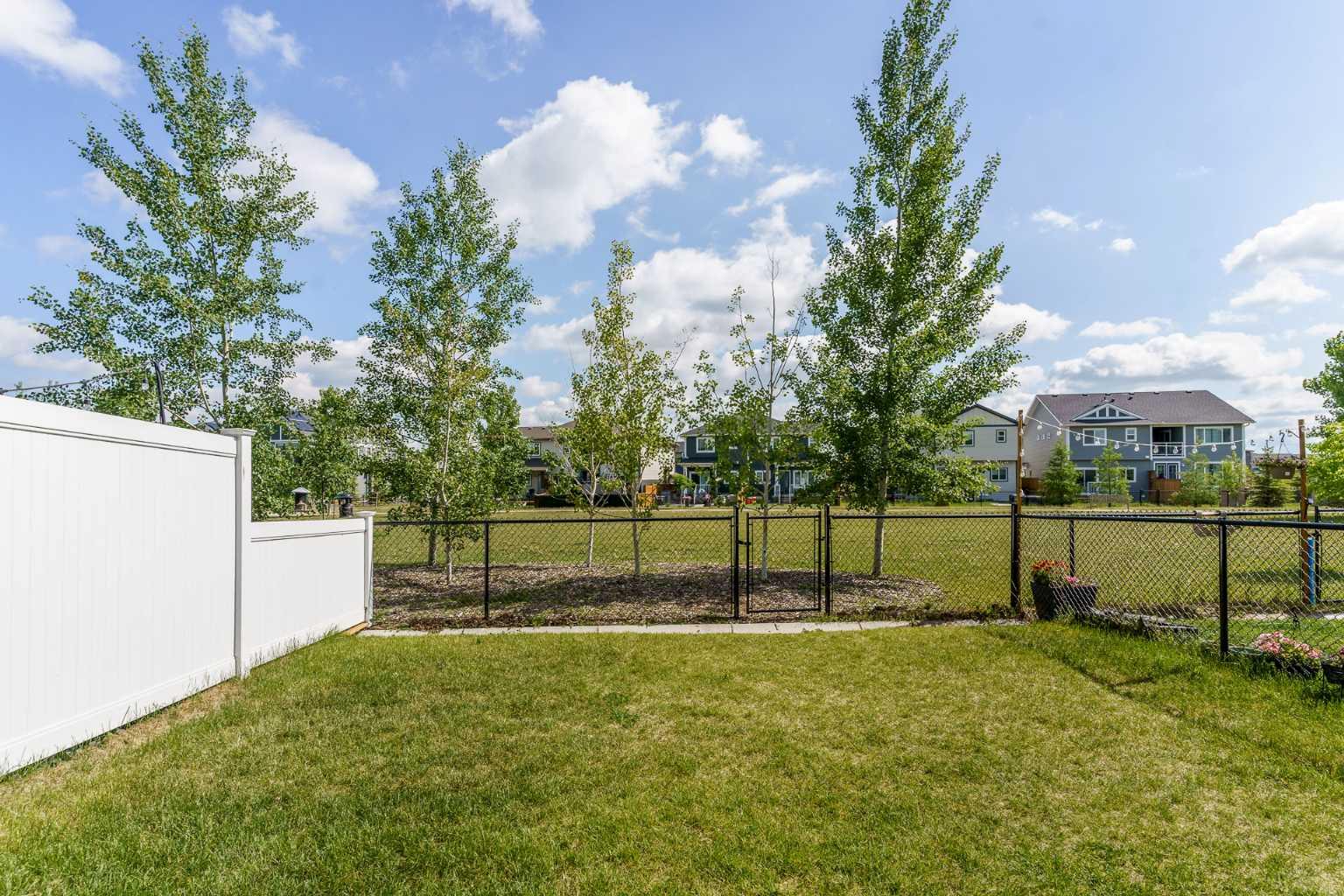 135 Legacy Glen Parade SE