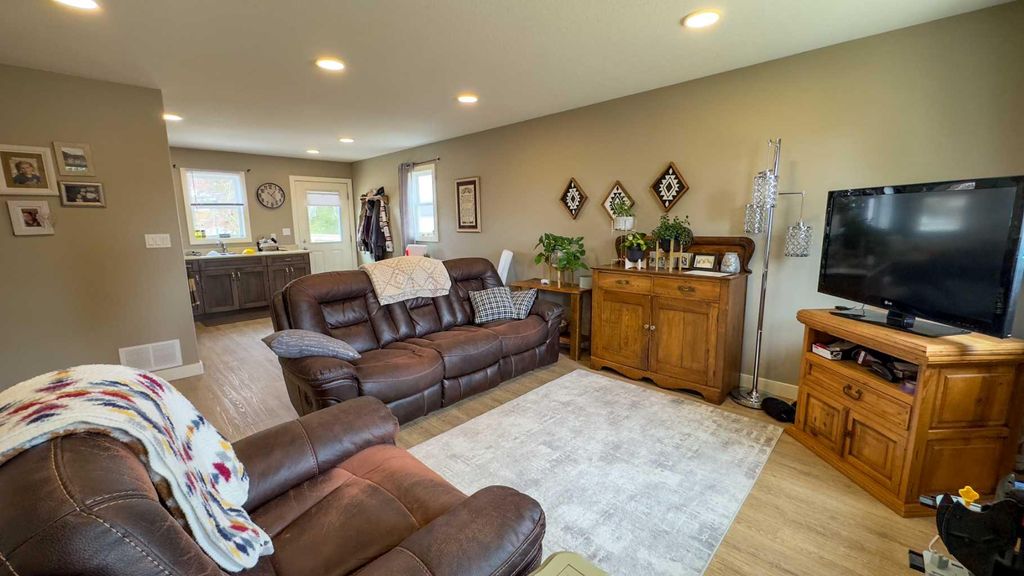 Photo of 8 Rydberg St, Hughenden, AB T0B 2E0 (MLS # A2286968)