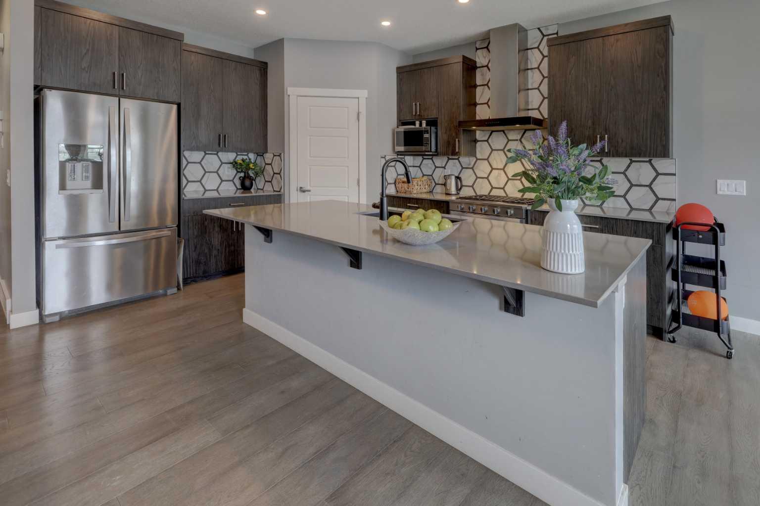 154 Amblehurst Way NW