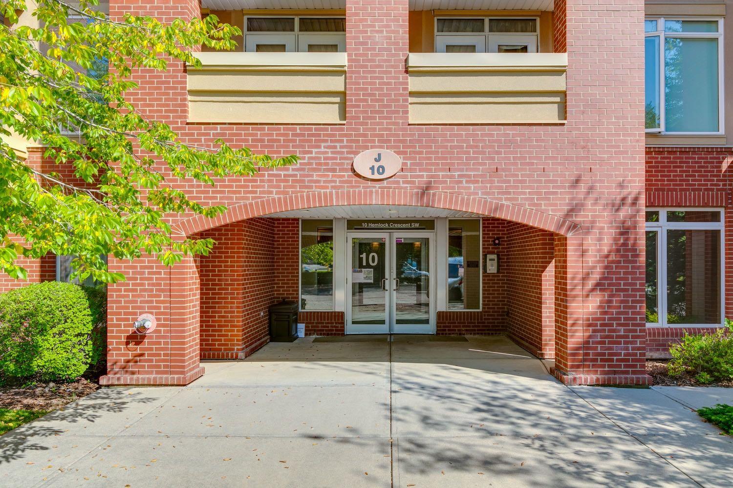 10 Hemlock Crescent SW 304