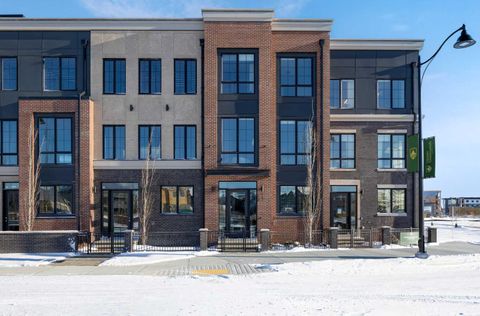 12 Greenwich Heath NW Calgary AB T3B 6P4