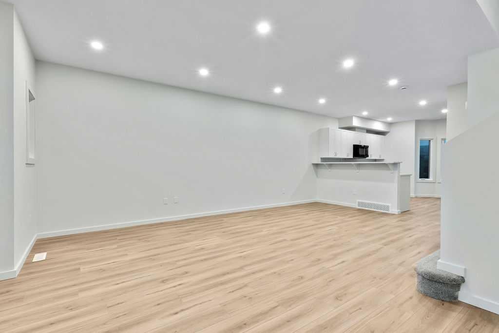 407 Strathcona Circle