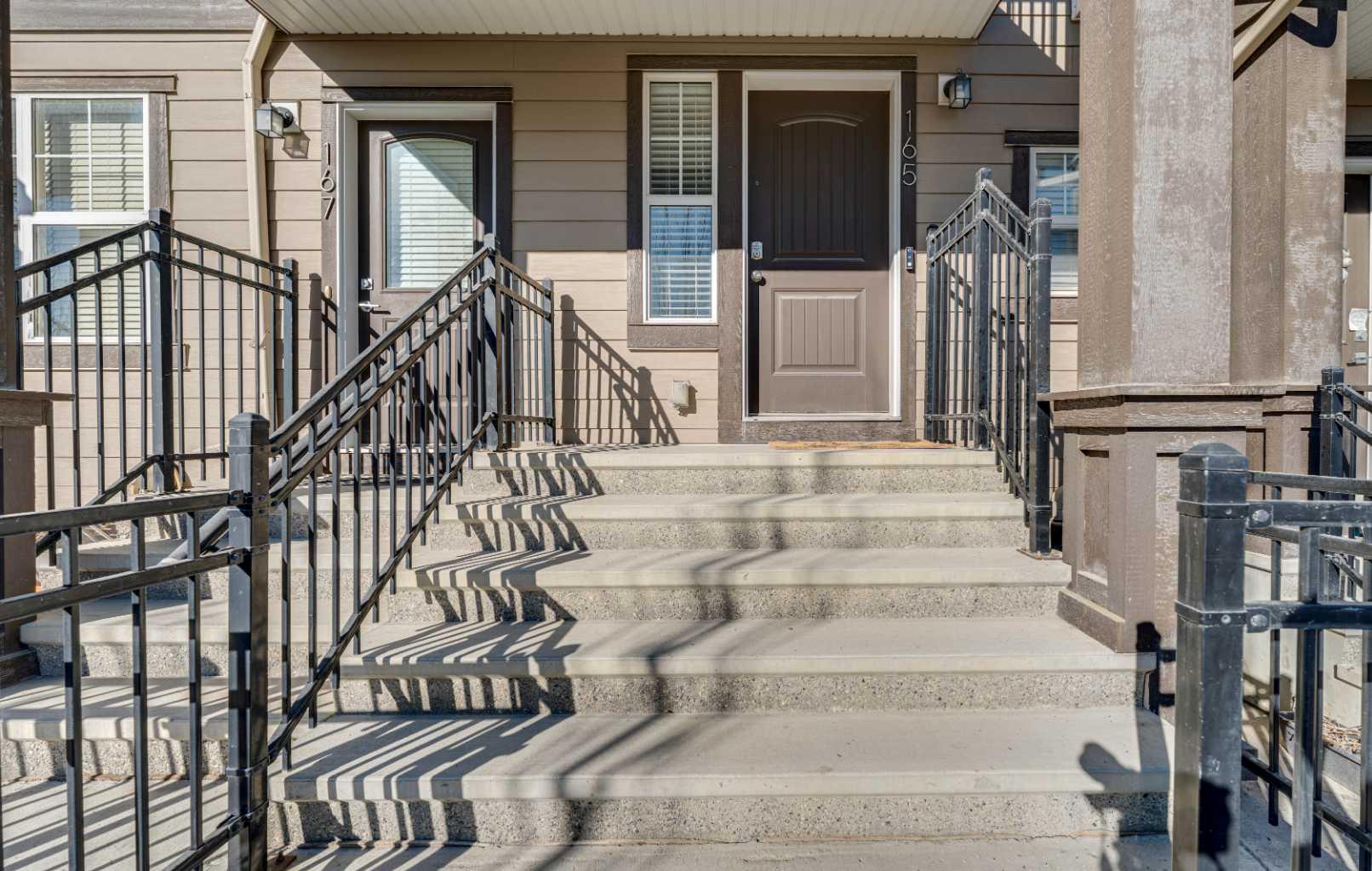 165 Evanscrest Gardens NW