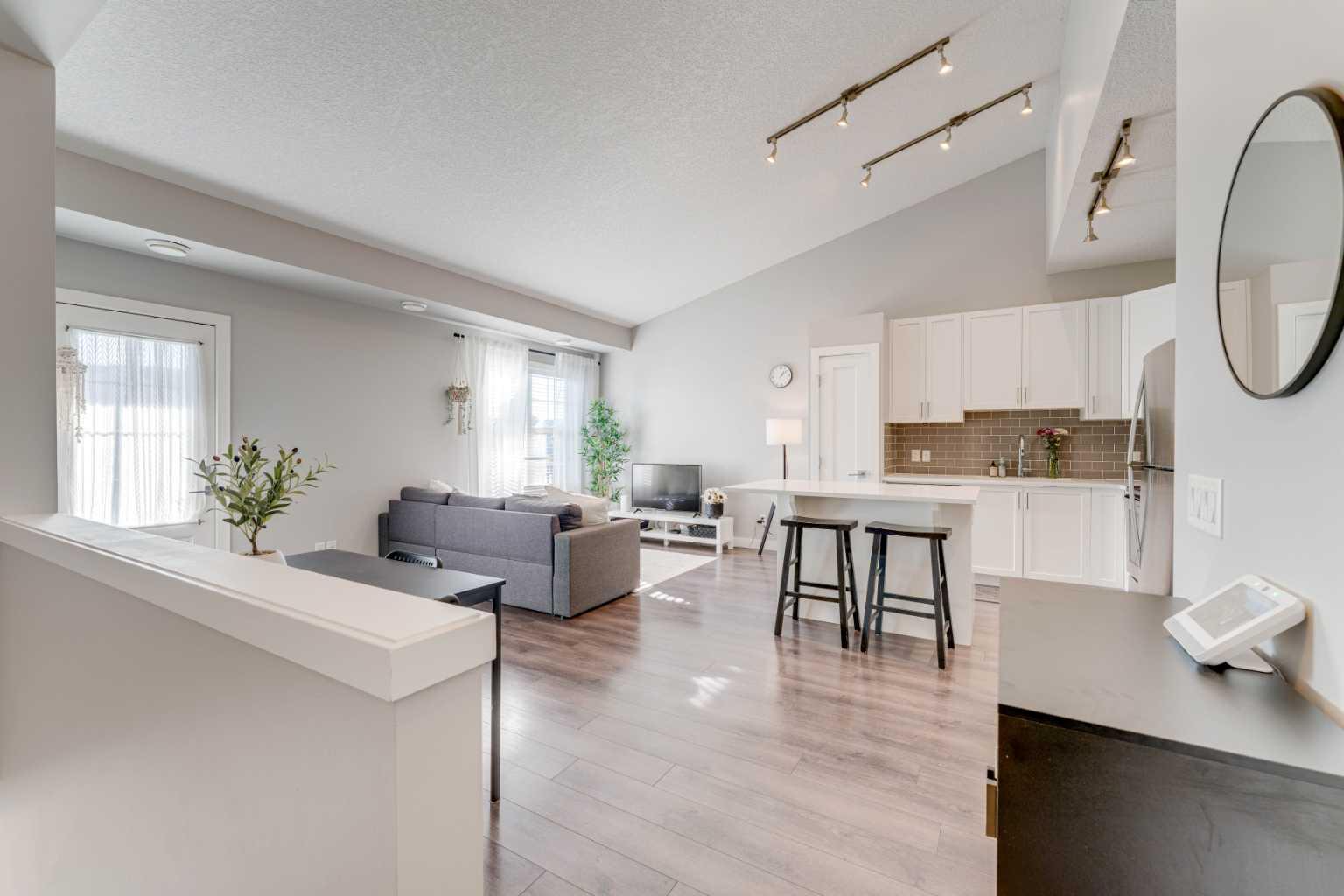 165 Evanscrest Gardens NW