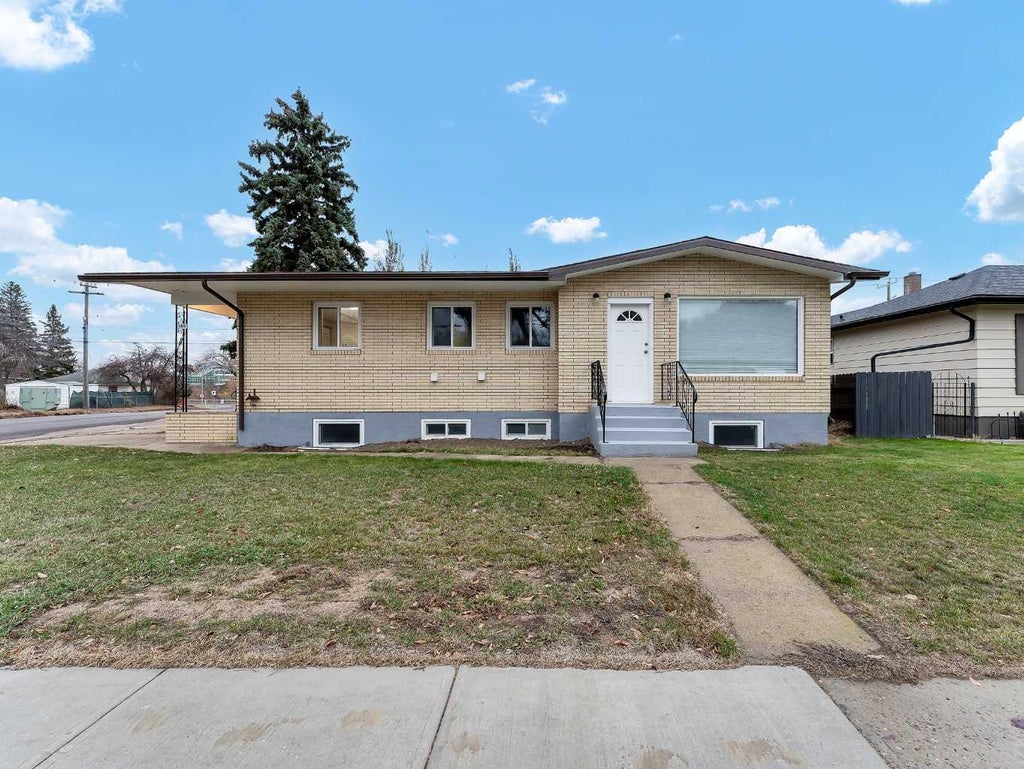 Photo of 189 2 Street NE, Medicine Hat, AB T1A 5K8 (MLS # A2325050)