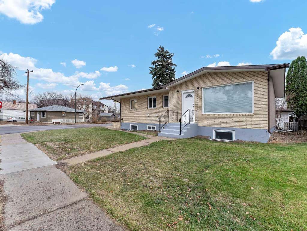 Photo of 189 2 Street NE, Medicine Hat, AB T1A 5K8 (MLS # A2325050)