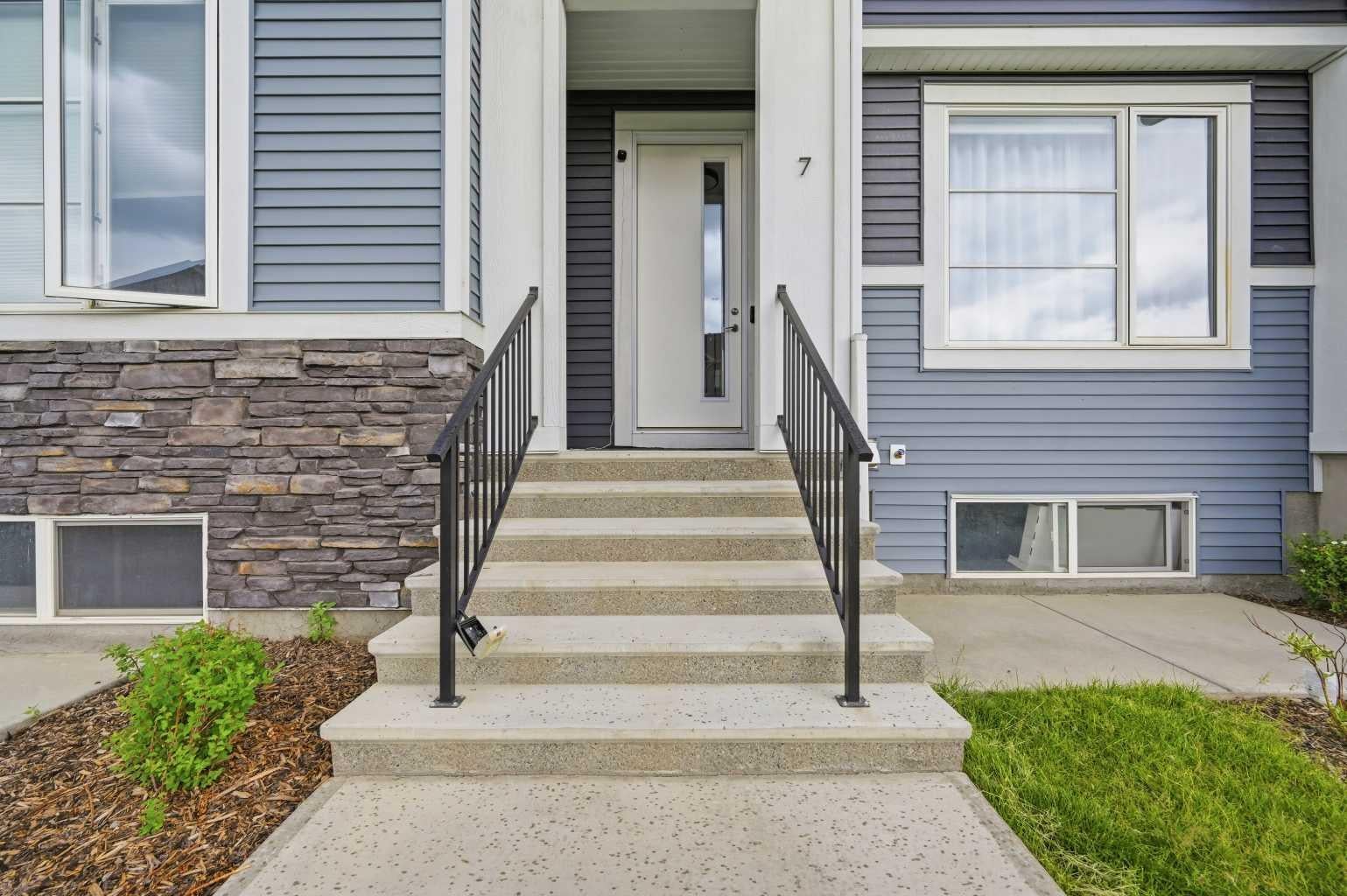 7 Lambeau Lane SE