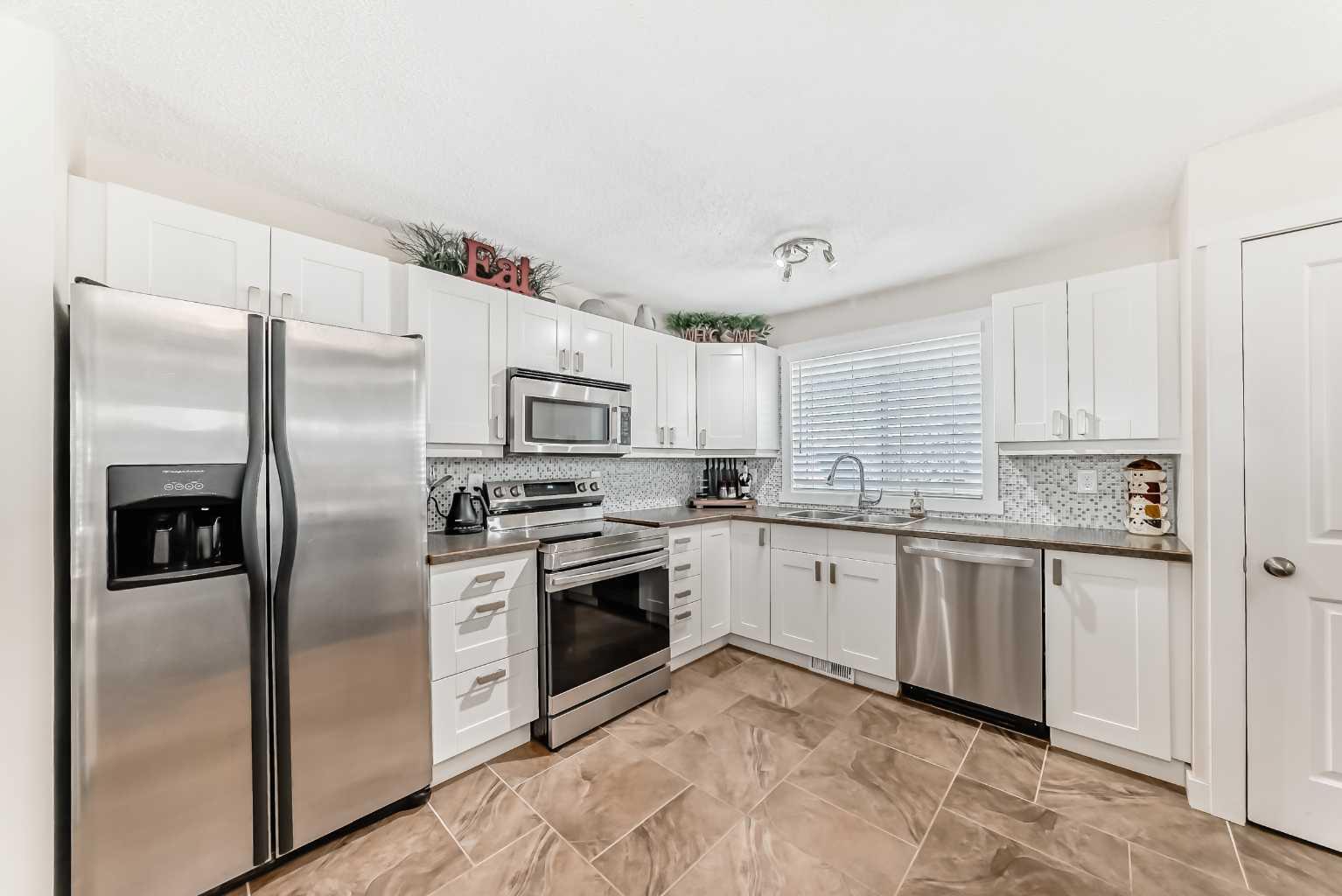 67 Sandstone Crescent SE