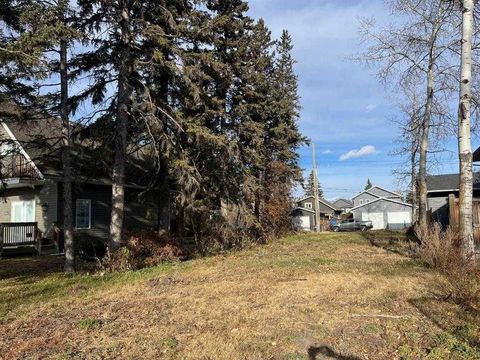 Photo of 5027 35 Street, Sylvan Lake, AB T4S 1B3 (MLS # A2316165)