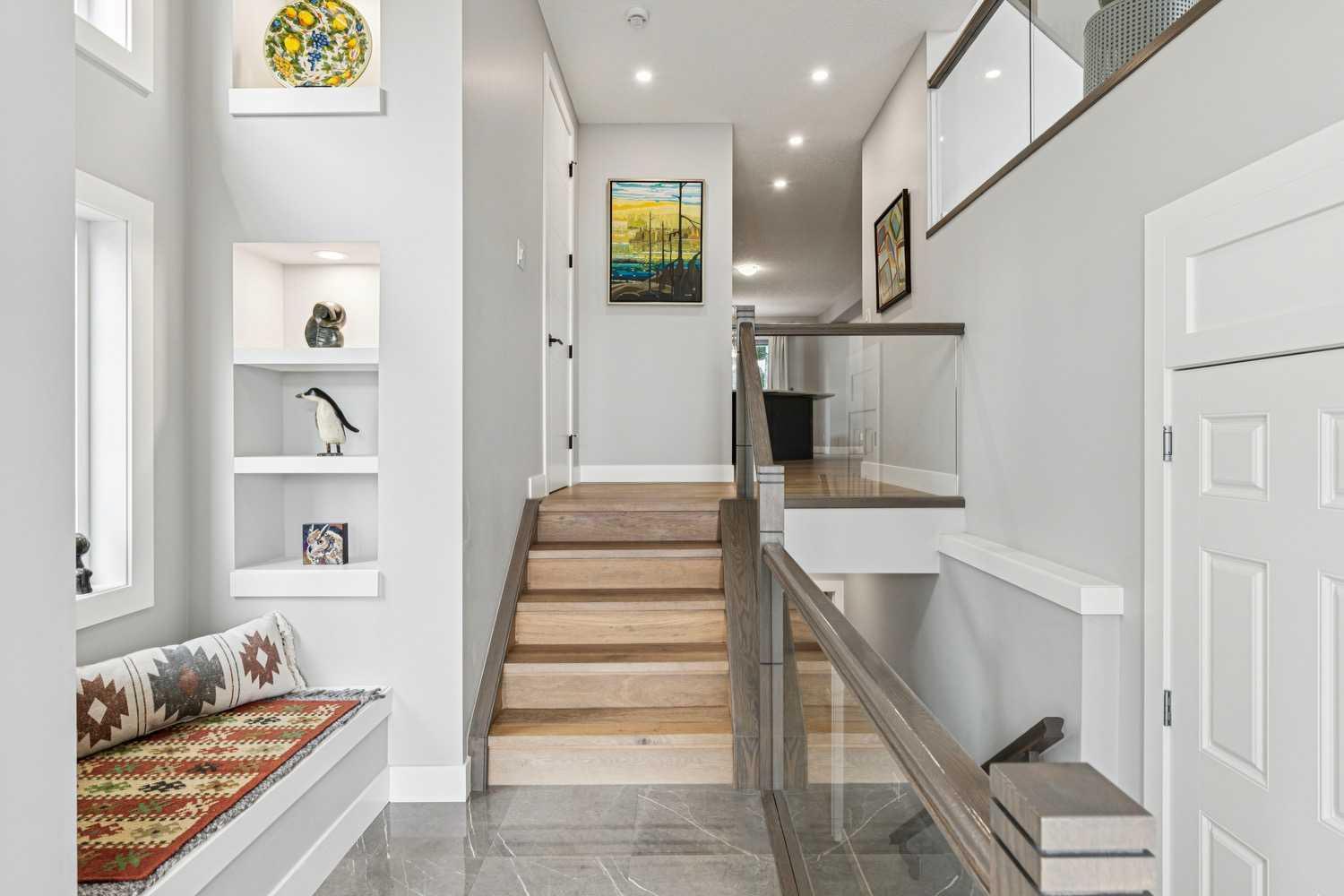 69 Yorkville Green SW