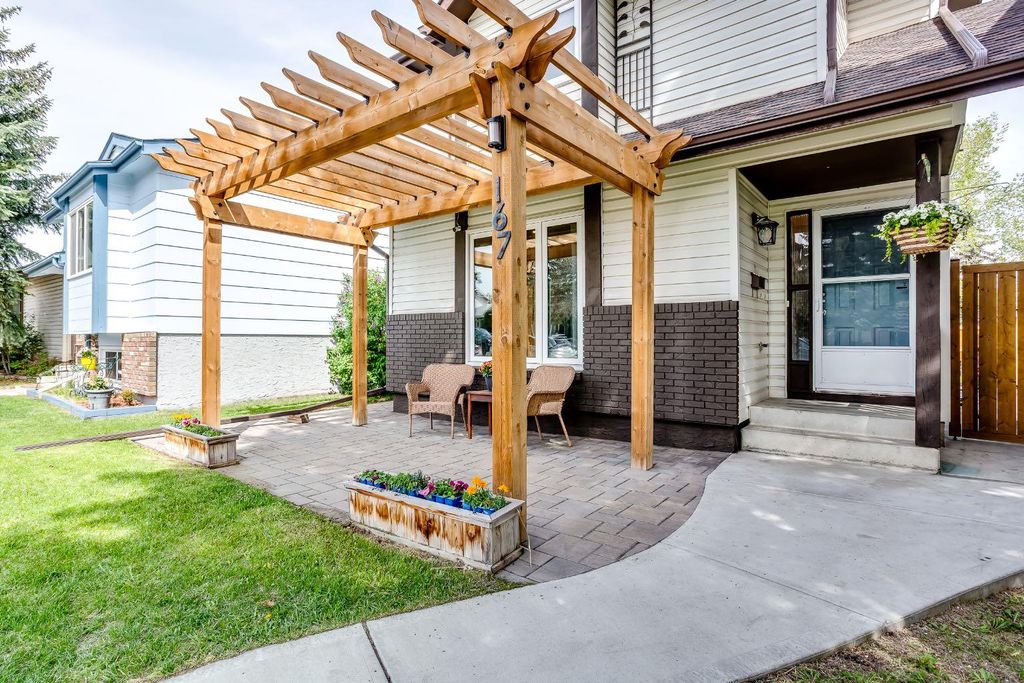 Photo of 167 Sunvale Crescent SE, Calgary, AB T2X 2P8 (MLS # A2312851)