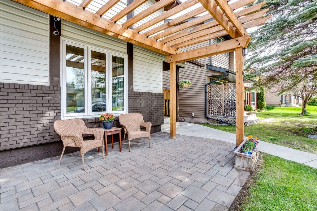 Photo of 167 Sunvale Crescent SE, Calgary, AB T2X 2P8 (MLS # A2312851)