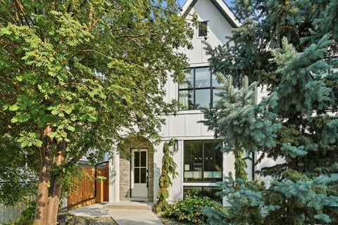 Photo of 736 35 Street NW, Calgary, AB T2N 2Z5 (MLS # A2349149)