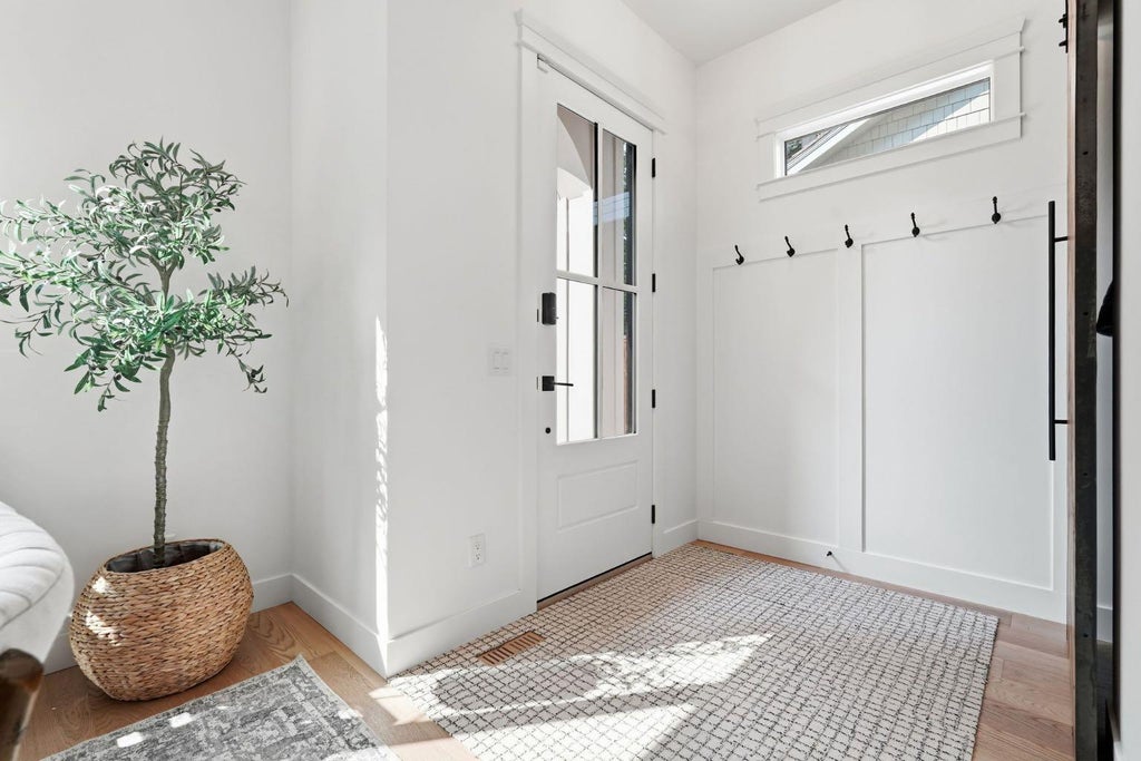 Photo of 736 35 Street NW, Calgary, AB T2N 2Z5 (MLS # A2349149)