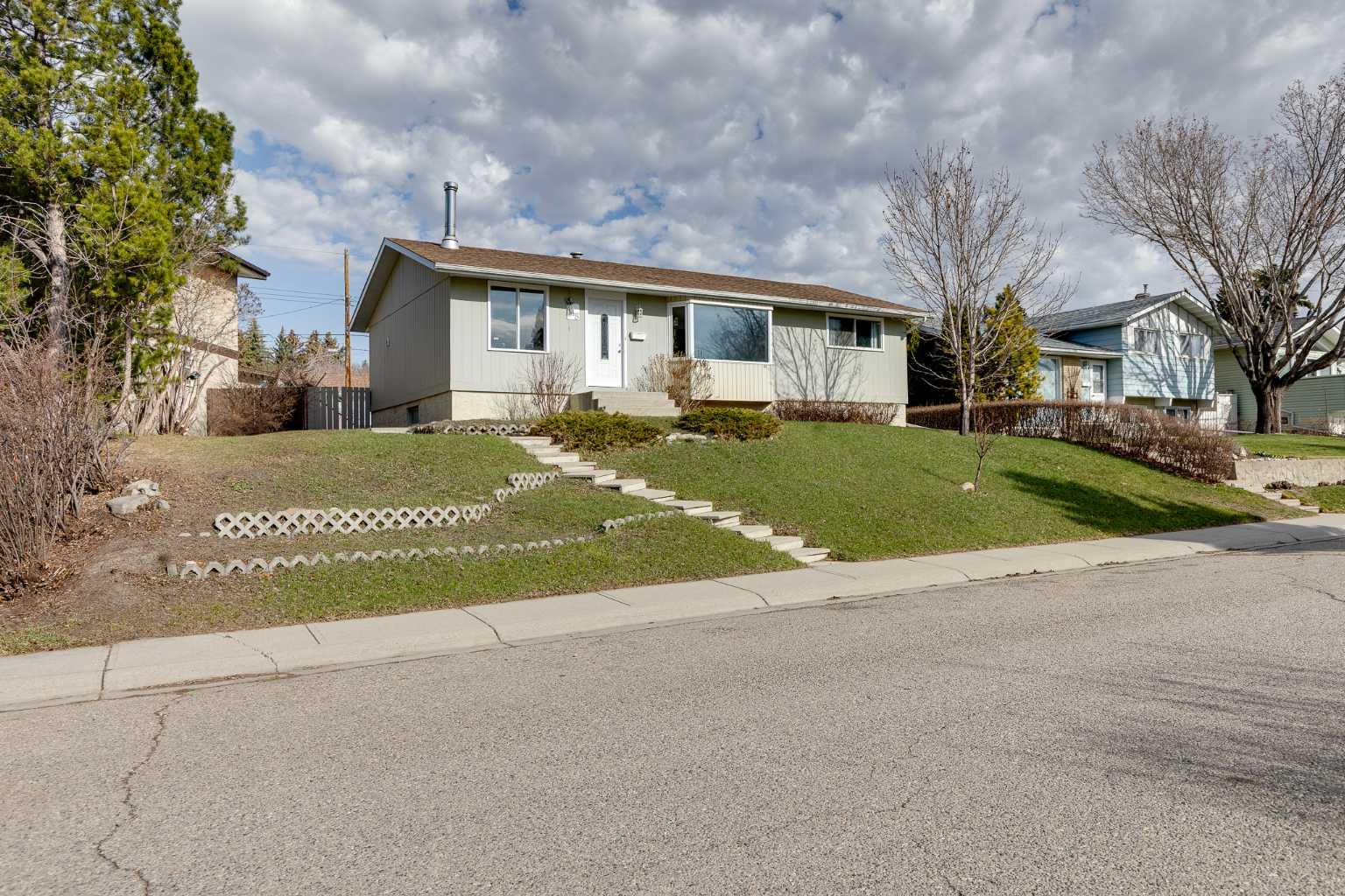 248 Huntcroft Road NE