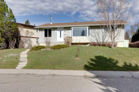 Photo of 248 Huntcroft Road NE, Calgary, AB T2K 4E2 (MLS # A2304860)