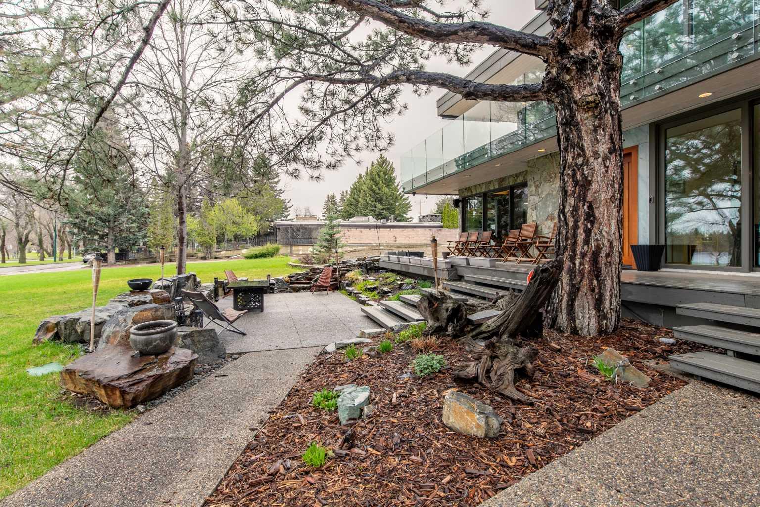 2825 Parkside Drive S