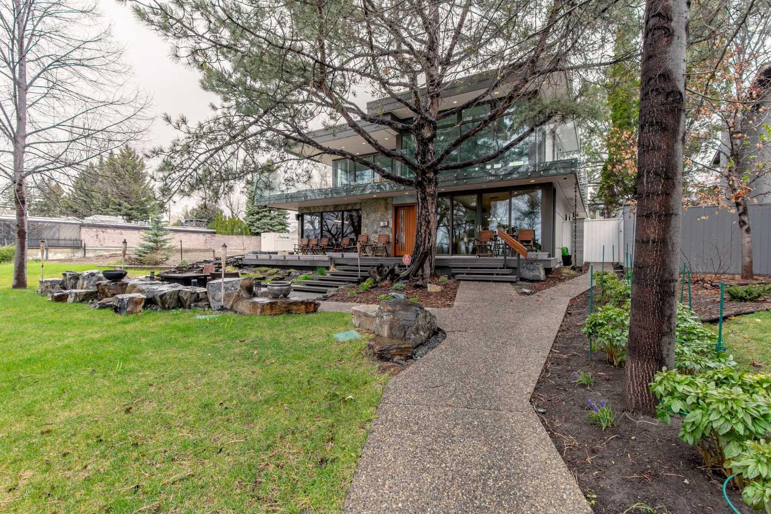 2825 Parkside Drive S