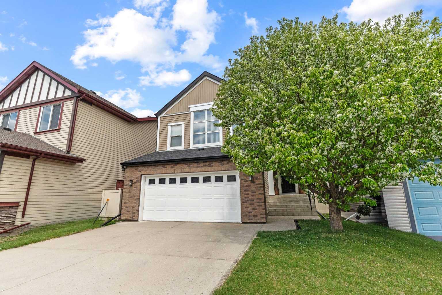 137 Copperleaf Bay SE