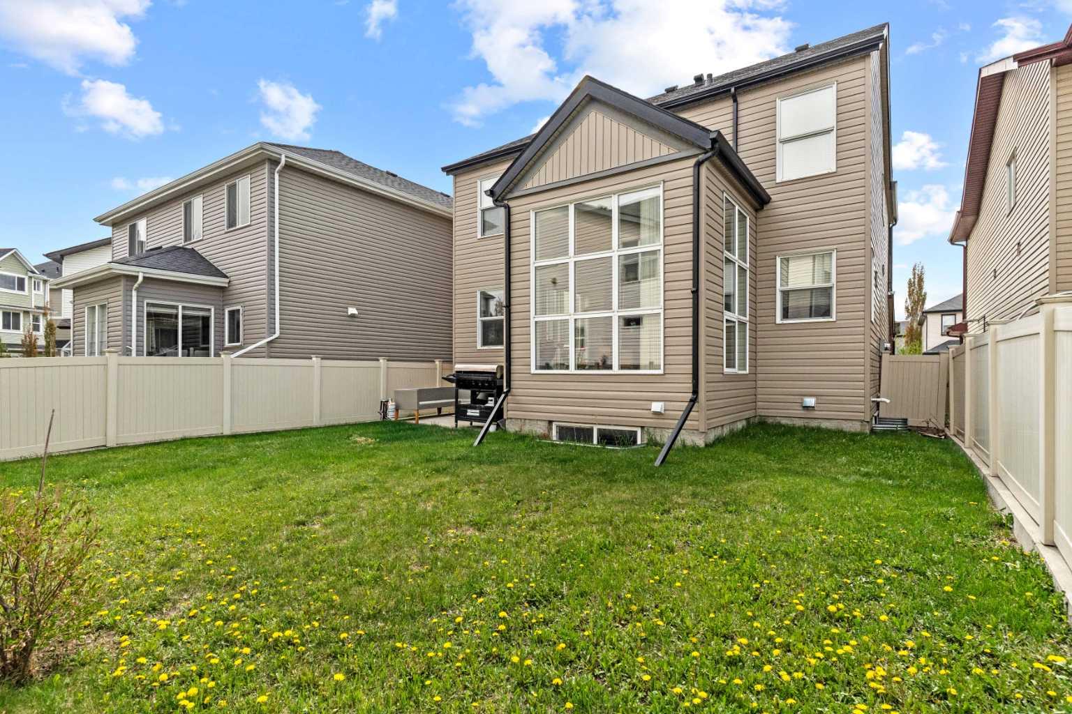 137 Copperleaf Bay SE