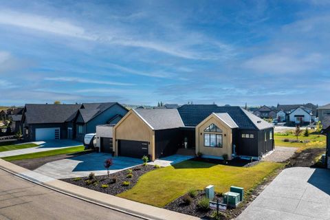 19 Monterra Way Rural Rocky View County AB T4C 0G9