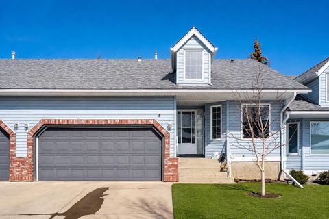 Photo of 216 Valley Ridge Heights NW, Calgary, AB T3B 5T3 (MLS # A2297751)