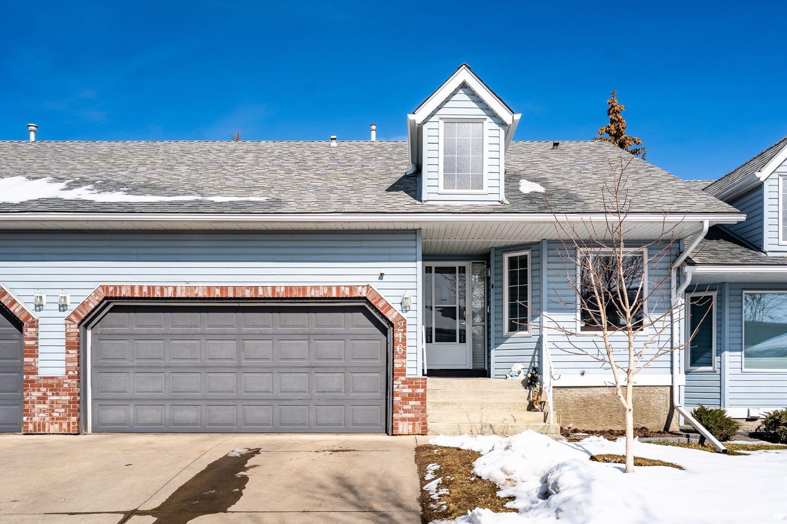 216 Valley Ridge Heights NW