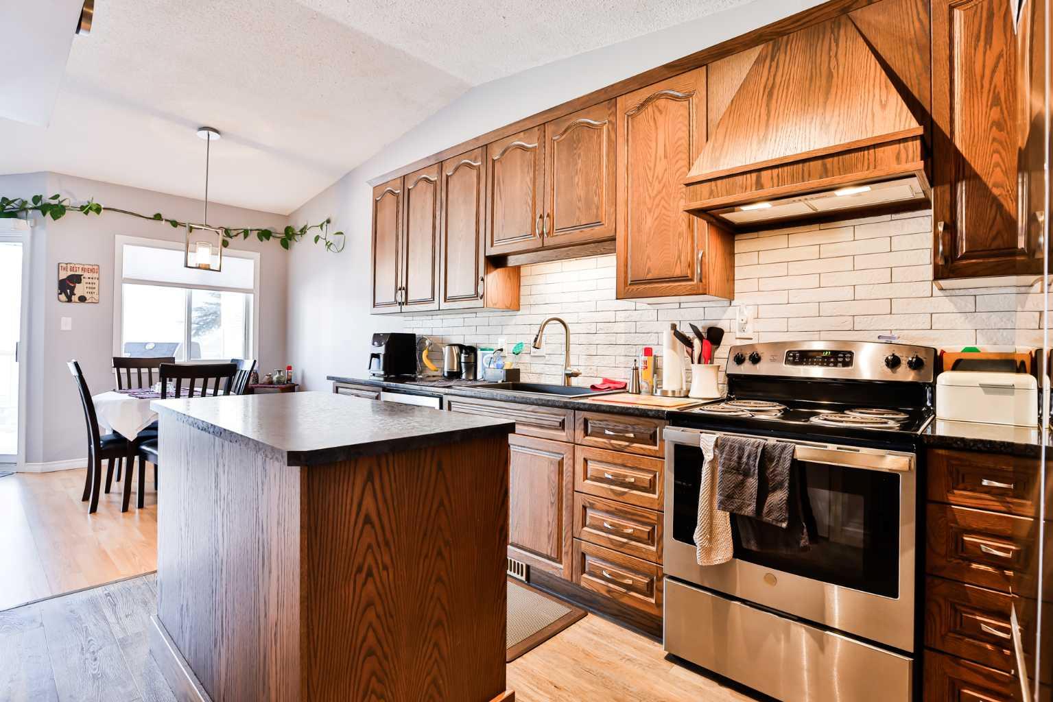 135 Jerry Potts Boulevard W 2