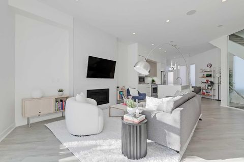 454 15 Avenue NE Calgary AB T2E 4Z8