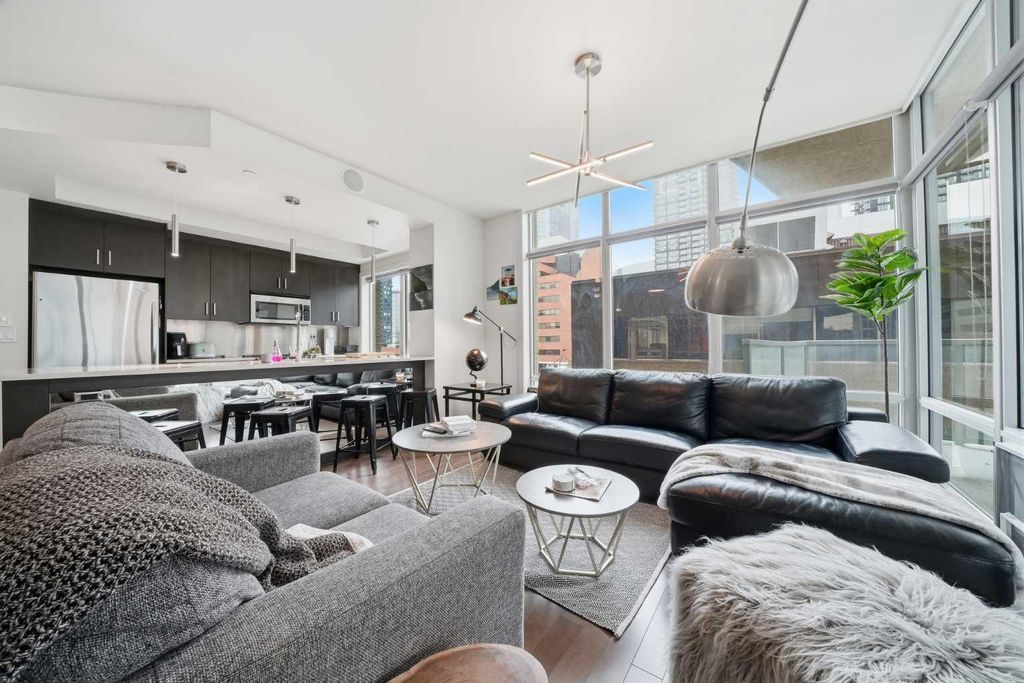 Photo of 530 12 Avenue SW #504, Calgary, AB T2R 0B1 (MLS # A2297858)