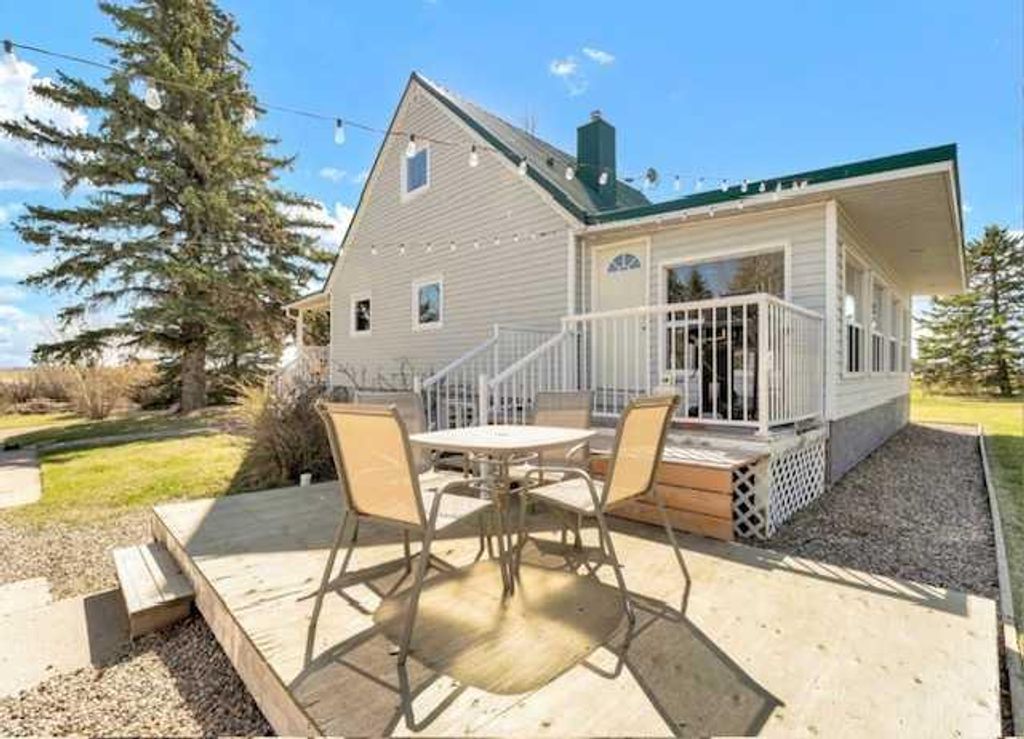 Photo of 7202 Township Road 114, Rural Cypress County, AB T0K 1Z0 (MLS # A2307021)