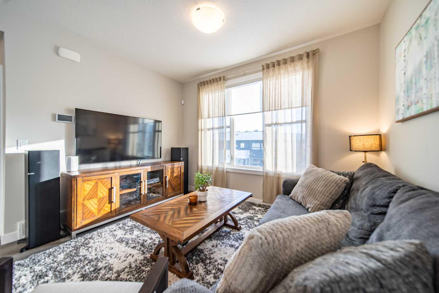 713 Crestridge Common SW