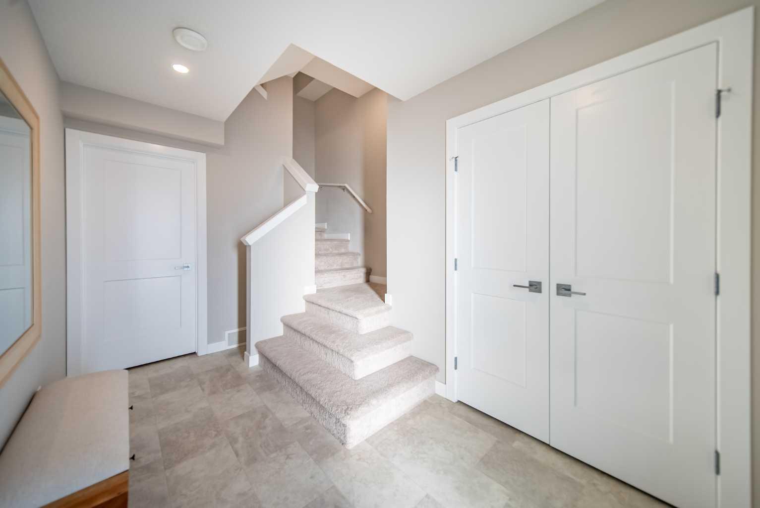 713 Crestridge Common SW