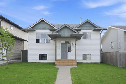 Photo of 27 Iverson Close, Red Deer, AB T4R 3M9 (MLS # A2325746)