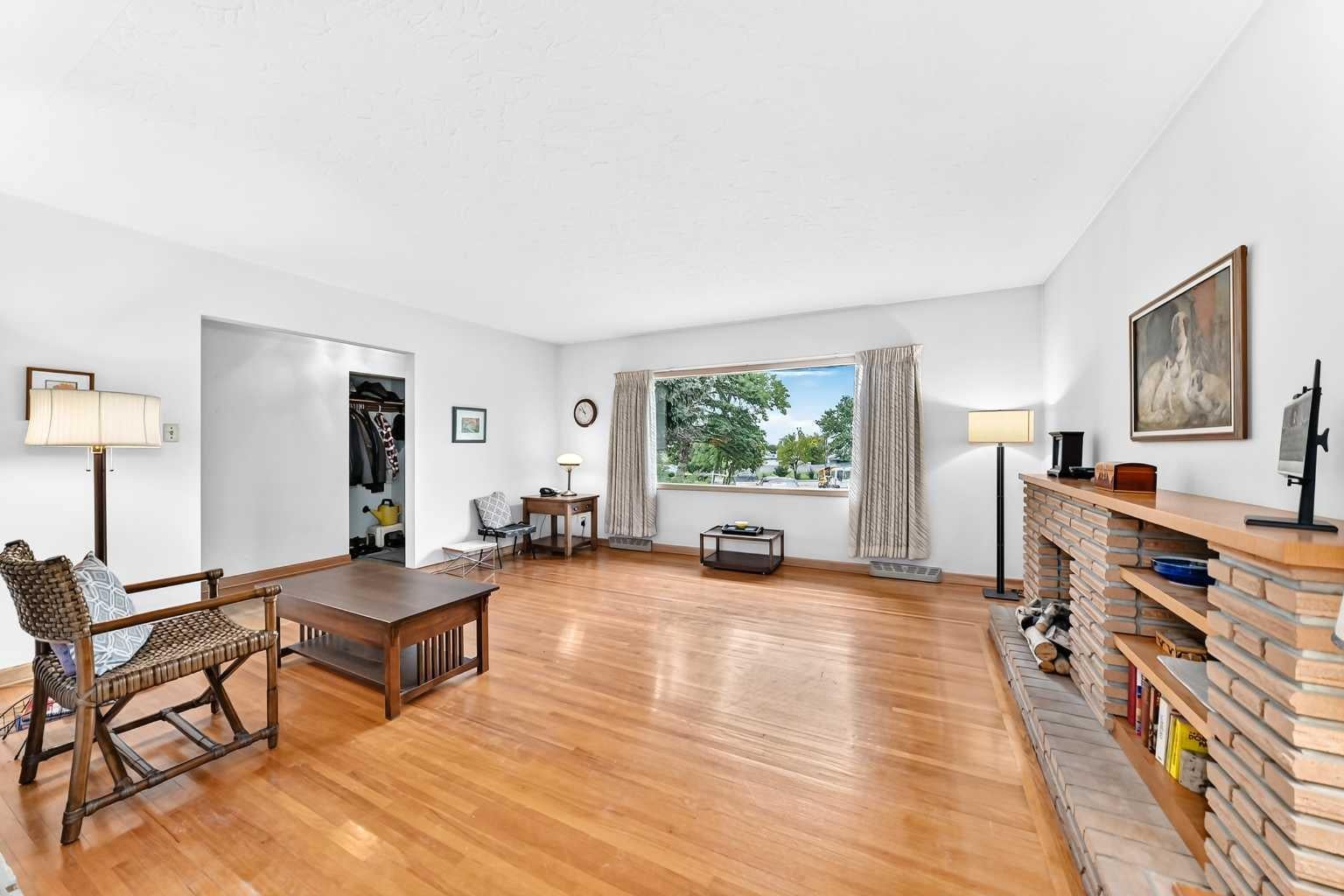 14 Carnarvon Way NW